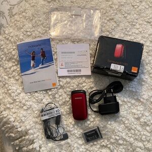 Samsung Mobile flip phone from France
With Orange SIM card - like new